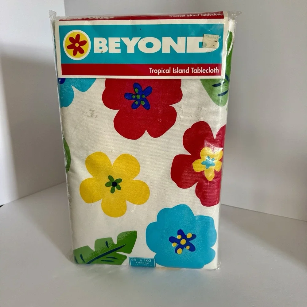 Vtg Beyond Tropical Island Flowers Vinyl Tablecloth 60×102″ Oblong NEW‎ Y2K